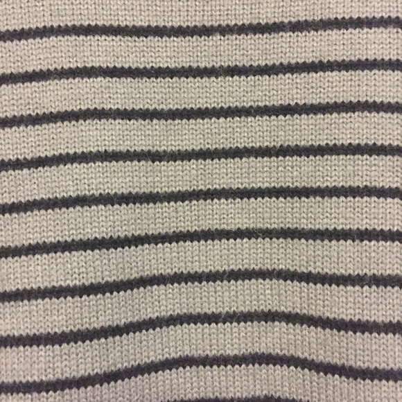 Love by design sweater 🖤 - Picture 3 of 4